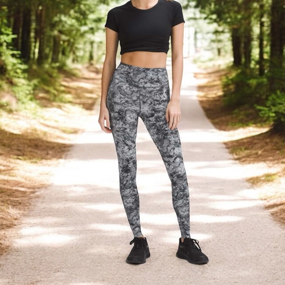 NWT Lululemon Fast and Free HR Tight 28